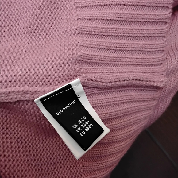 BloomChic Pink Sweater with Heart Design - Picture 3 of 3